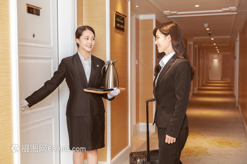 酒店服务贴身管家接待客人